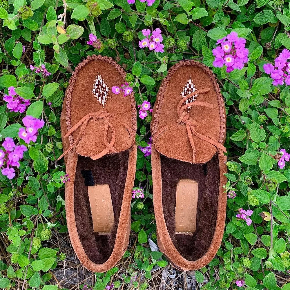Manitobah Mukluks Canoe suede fleece lined moccasins - Picture 9 of 10